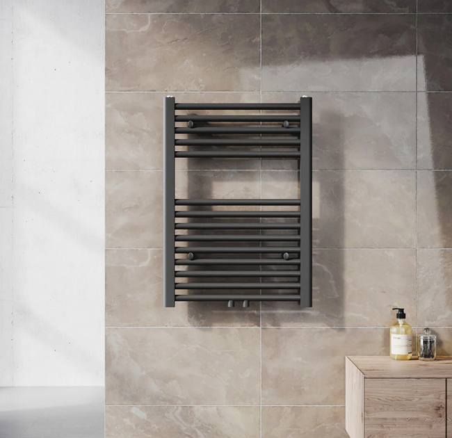 Remplacer un vieux radiateur par un sèche-serviettes : guide complet de faisabilité